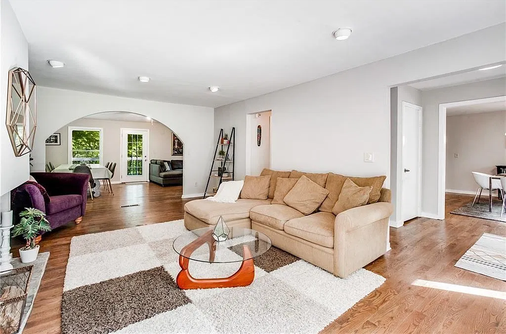 5 bed, 4.5 bath, 4087 sqft, $5,500 — Photo 4