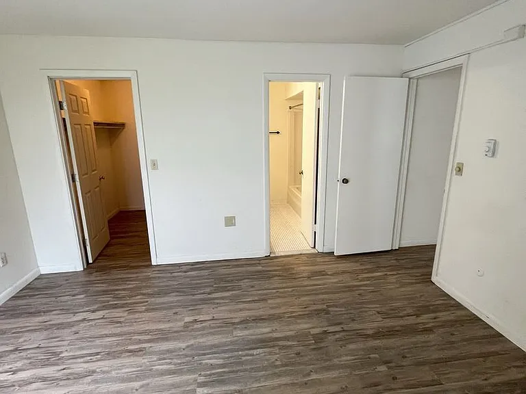 University Park Apartments near Cornell University — Photo 286