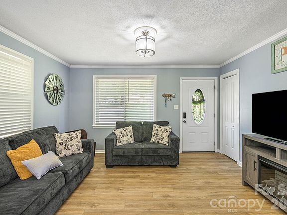 5th image of 2060 Barringer Cir