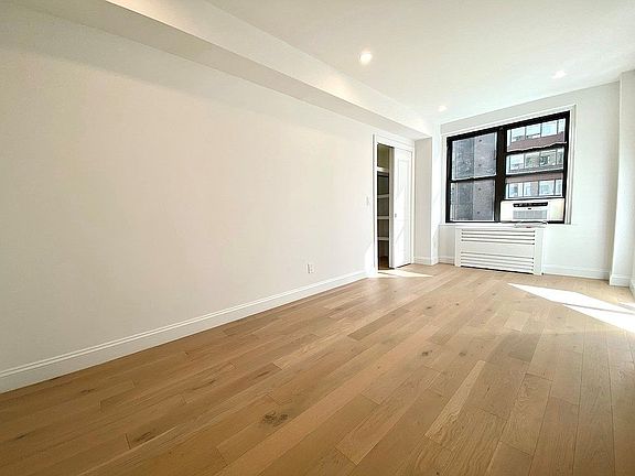 5th image of 160 E 48th St APT 2G