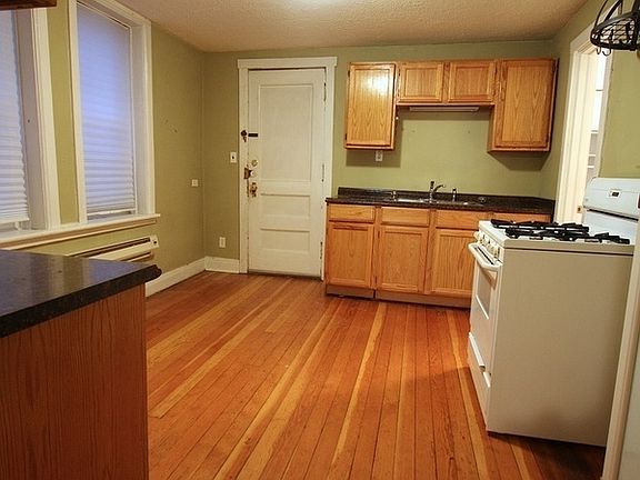 3rd image of 1747 W Newport Ave #1