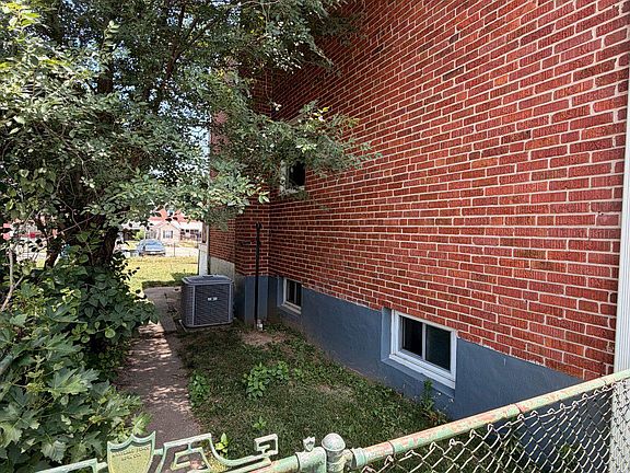 2nd image of 2717 Creston Rd