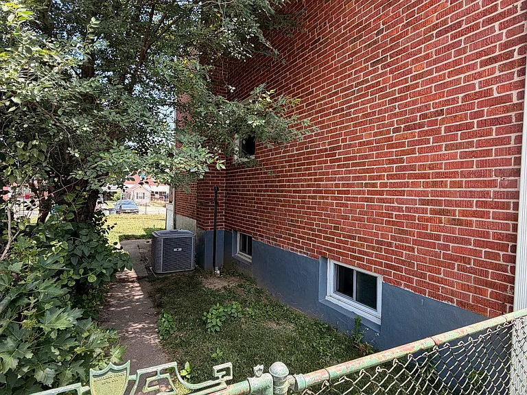 2717 Creston Rd — Photo 2