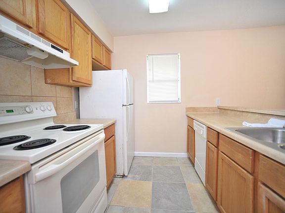 2nd image of 2414 Fox Hollow Dr #2414
