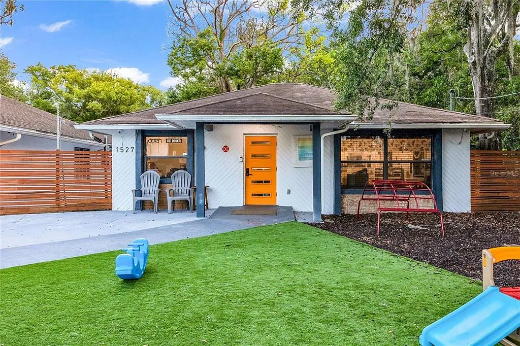 3 bed, 2.0 bath, 3950 sqft, $2,500 — Photo 1