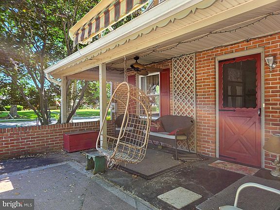 5th image of 524 Locust St