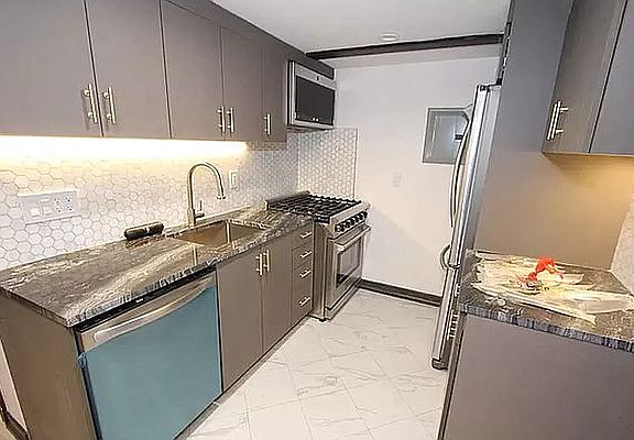 5th image of 121 E 37th St APT 2B