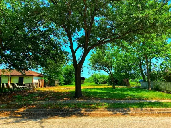 1405 Bernard St, Pasadena, TX 77506