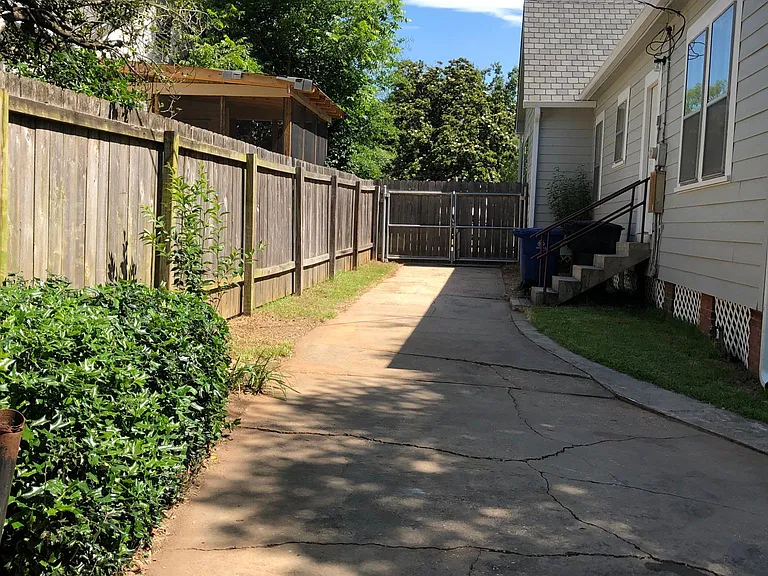 807 Columbia St — Photo 16