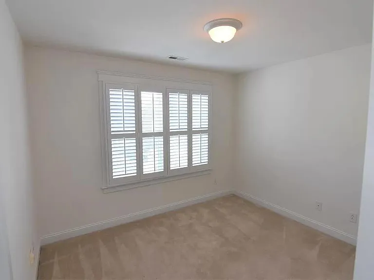 532 Dubois Ct — Photo 2