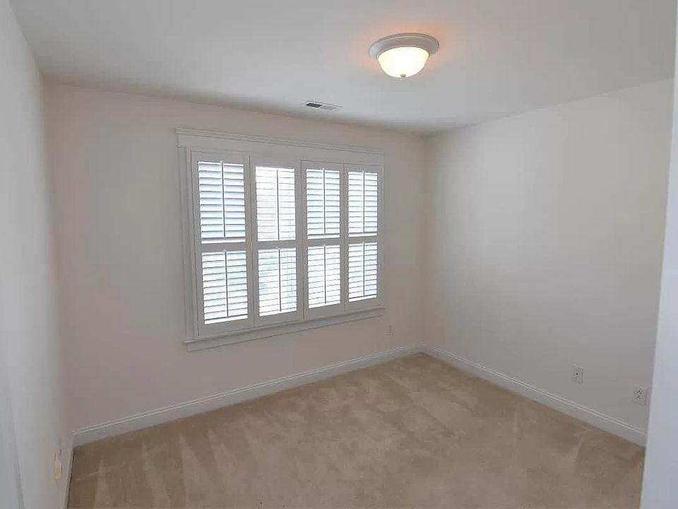 2nd image of 532 Dubois Ct