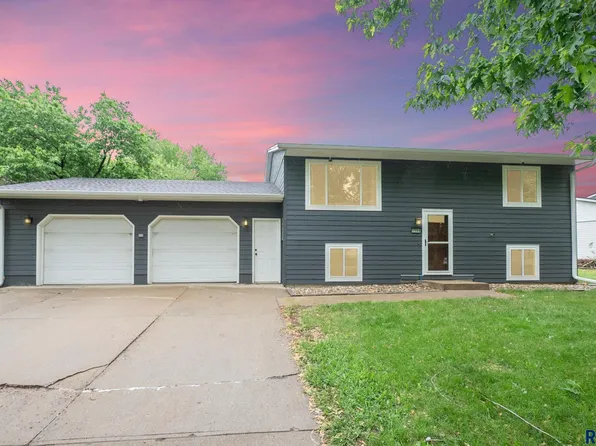 4504 S Plains Dr, Sioux Falls, SD 57106
