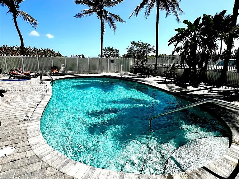 335 Ocean Dr #114 — Photo 17