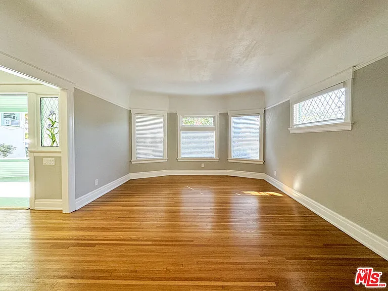 922 W Kensington Rd — Photo 7
