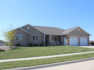 823 Maxwell Dr, Carroll, IA 51401