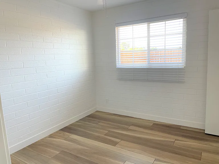 142 N Elm St #12 — Photo 11