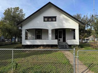 1003 S 2nd St, Arkansas City, KS 67005