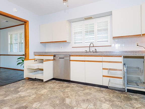 5th image of 7920 NW Stratton Dr #10