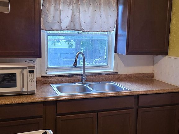 4th image of 563 Kashmuir Pl