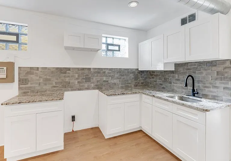 308 W Queen Ln #A06 — Photo 1