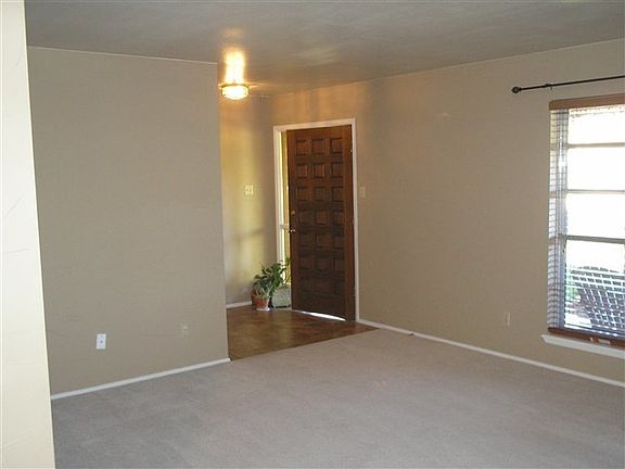 4th image of 804 E Vista Pkwy