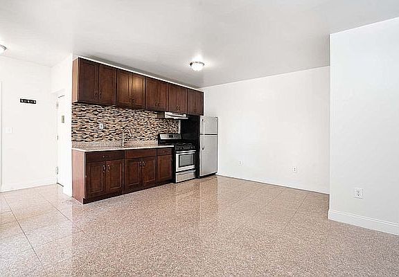 3rd image of 250 E 117th St APT 2D
