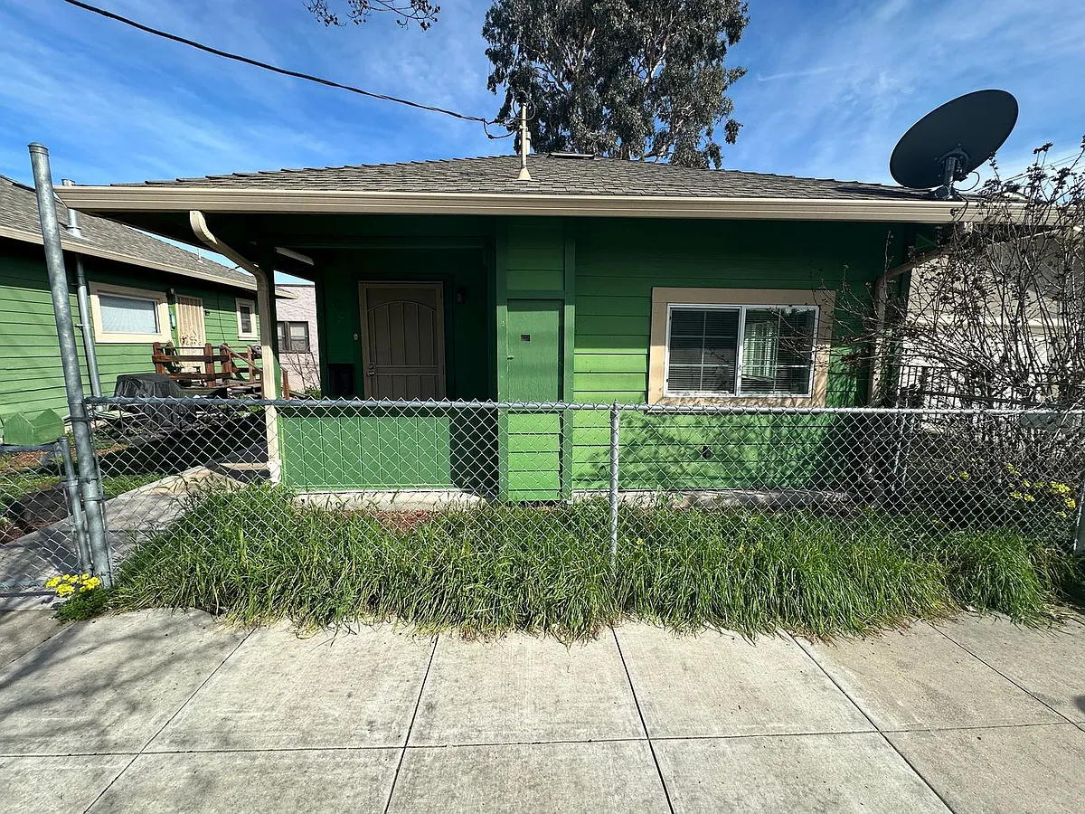 Building Photo - 807 G St