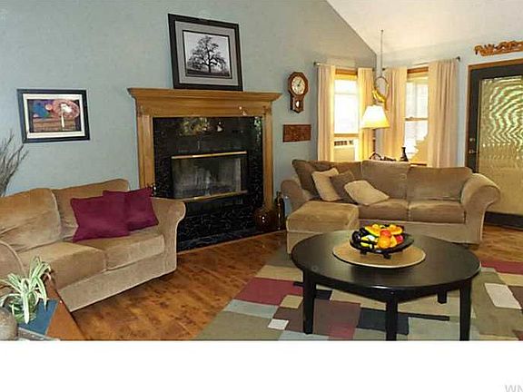 3rd image of 9501 Cayuga Dr