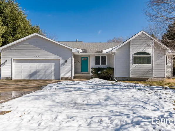 1125 Warner St, Whitehall, MI 49461