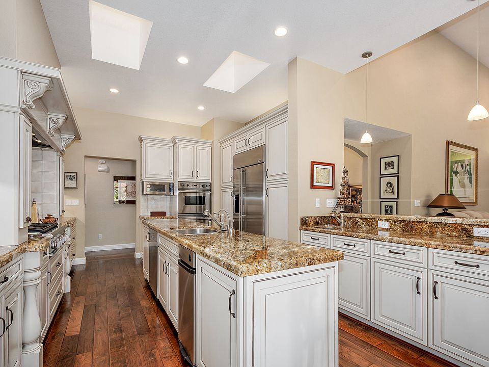 Gourmet Kitchen 