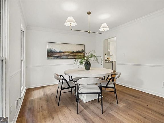 4th image of 120 Marilyn Ct