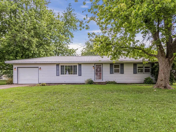 210 N Cory St, Tolono, IL 61880