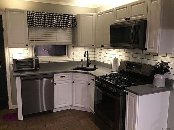 3rd image of 299 Mountain St