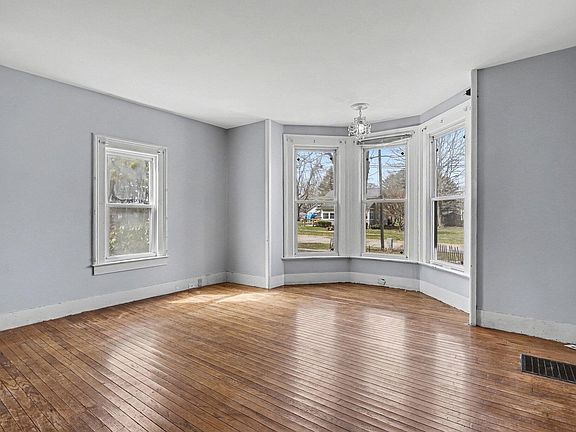 4th image of 317 Saint Joseph St