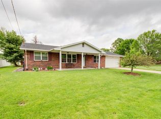 111 Park St, Brighton, IL 62012