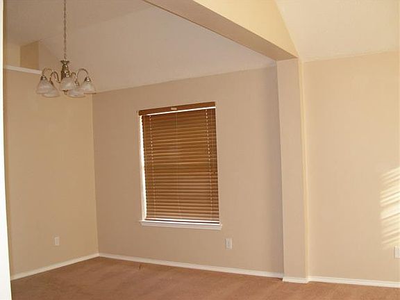 5th image of 1909 Crawford Dr