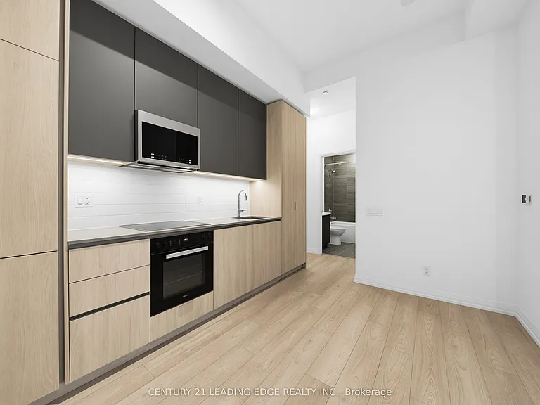 400 King St W #908 — Photo 11