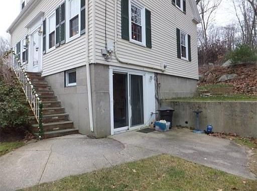 4th image of 11 Bunker Hill Ln