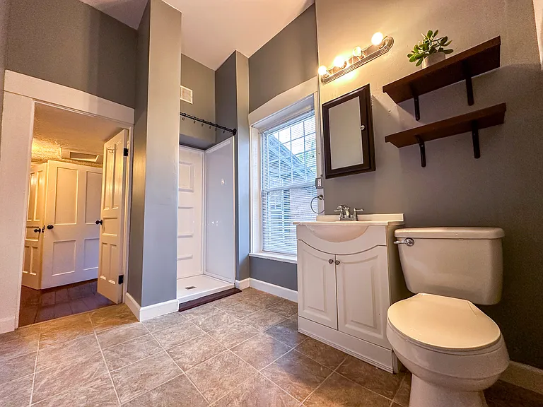 117 E Vine St — Photo 38
