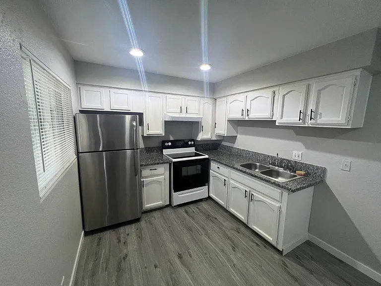 3350 Cambridge St #4 — Photo 11