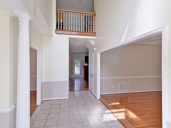4th image of 410 Jamestown Dr