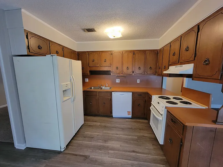 4460 Whisperwood Dr — Photo 10