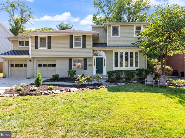7702 Leesburg Dr, Bethesda, MD 20817