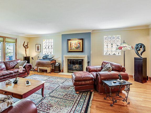 4th image of 6720 N Trumbull Ave