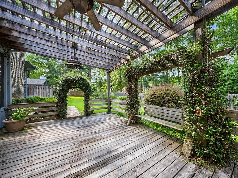 1027 Creek Bend Dr — Photo 31