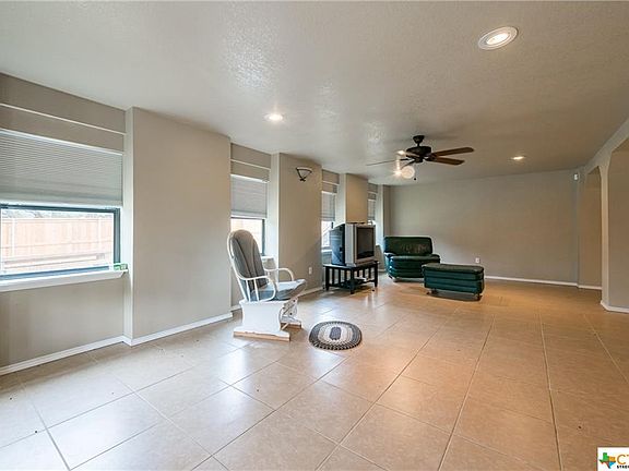 3rd image of 962 Paradise Dr