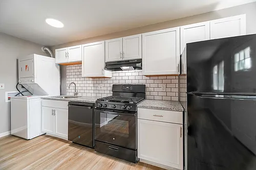 1075 Oak St Photo 1