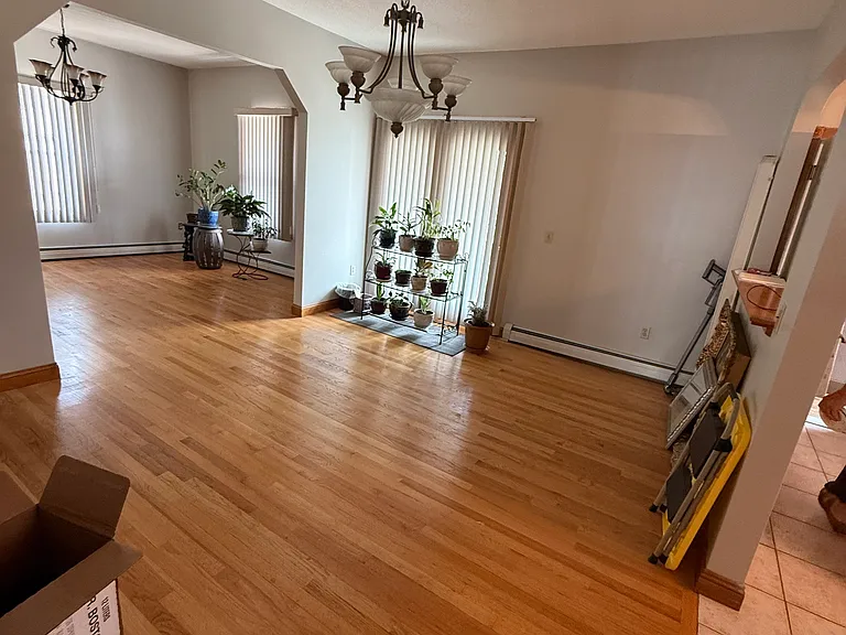 546 Lonsdale Ave #2 — Photo 10