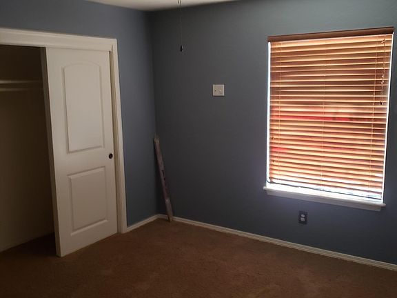 5th image of 3012 N Elm Ave