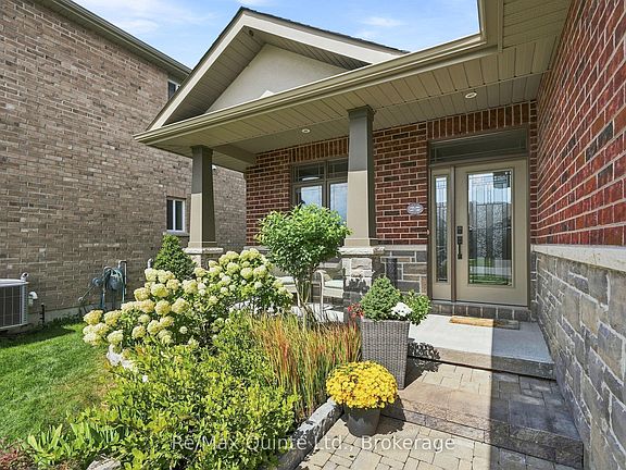 2nd image of 40 Farmington Cres